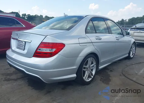2012 Mercedes-Benz C 250 Luxury/Sport из США, поврежденный, VIN WDDGF4HB7CA628457